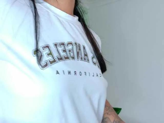 ALASKA-JONES — I NEED TO FEEL A SWEETTT SHAKE ON MY PUSSY ... FEEL THE LOVE AND BE LOVED ... I LOVE TO SUCK AND MY CLIT LOVES TO BE KISSED WITH LOVE AND PASSSIOOON  TEACH ME HOW TO BE A SEX MASTER -- I LOVE THE PIERCINGS ON MY BOOBS ..