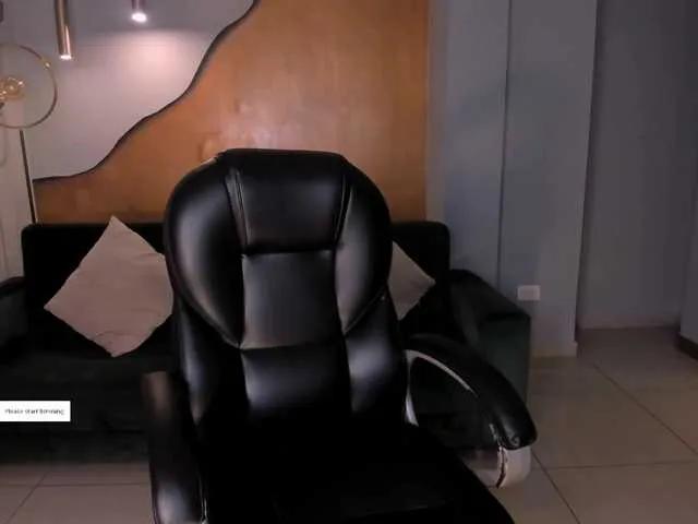 ArianaMonroe — I love exploring my sexuality and chatting with nice people here. I am a very open and permissive girl, I love to be in front of the webcam and make you crazy with my body and my top show.