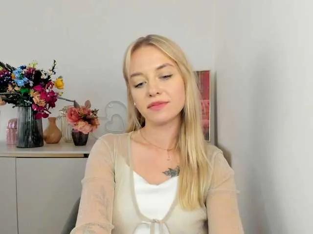 CindyGlam — I'm ready to dive into the ultimate kinky action. Do you have a special fetish? Reveal it to me, so we can go wild. I'm open to experiments, it's always great to try something new. I like to tease and seduce. I love seeing what effect I have on men....