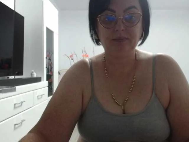 Emyllywhite — sarutul pe sani