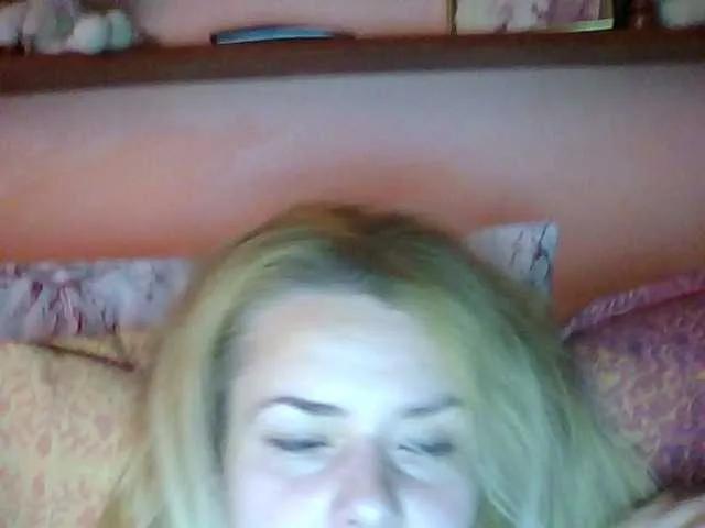 HollyLaPretty — I like men who are self-confident enough to not be afraid of a strong woman. Be that man and I will fulfill all your expectations
