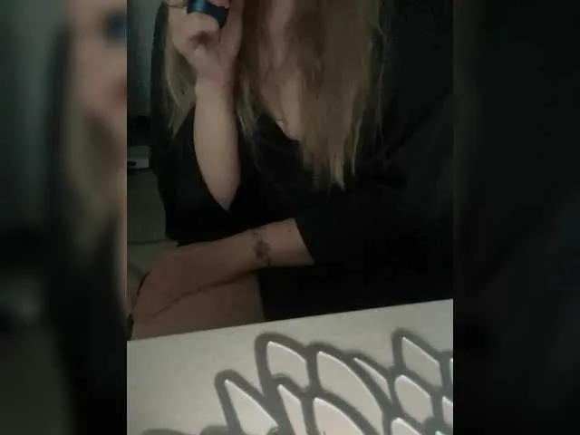 Lalaboom111 on BongaCams