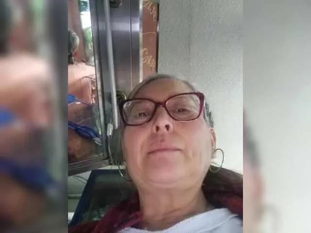 miatitsmature — MOSTRAR MIS TETAS Y QUE ME LAS TOQUEN