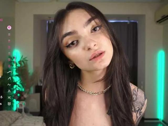 Morena-Dolcce — Freechat on BongaCams