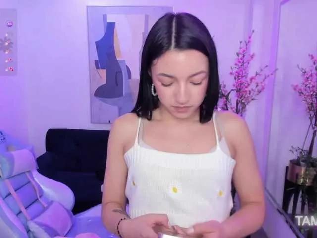 Scarlet-lou on BongaCams