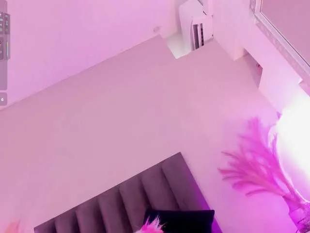 YessyFont — I love being watched, teased, and told what to do (if you do it right ). Rough sex, spanking, deep vibes, and dirty talk drive me crazy. I get really wet when I feel desired and when my toys buzz with your tips  Let's lose control together.