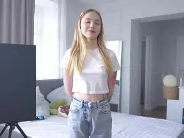 blue_bow — my 4 day in cb goal - Raise both hands up, good morning #new #18 #teen#cute#young [20 tokens remaining]