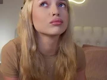 kelly_peachpiee — GOAL: Show tongue [10 tokens remaining] Welcome to my room! #feet #blonde #new #teen #petite