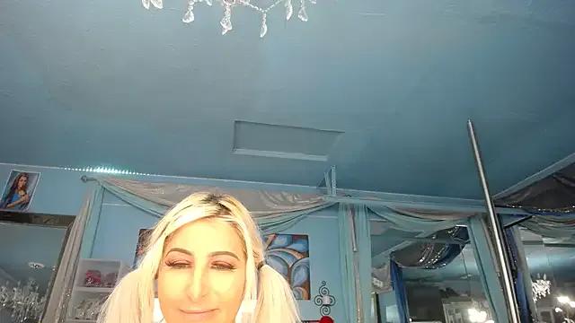 ADRIANNA_FOX — Garden show