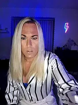 Connie_Pepper on StripChat 