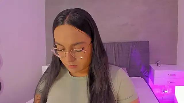 ellamontoya on StripChat 