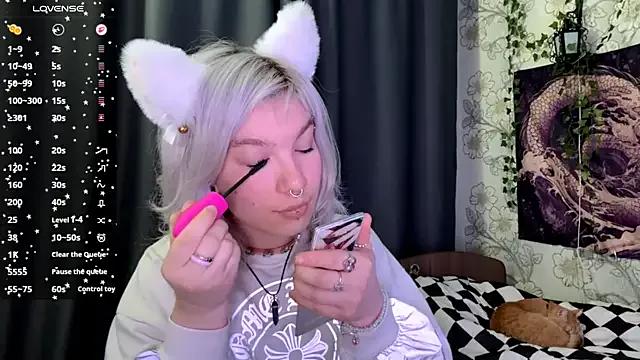 ElnoraVanord — Lick lips<3