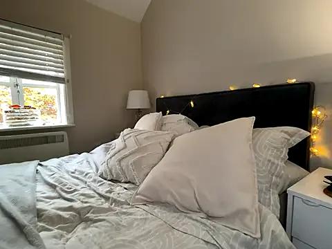 FrancescaXO — Tits out 5 mins 