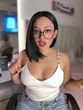 kenndall_21 on StripChat 