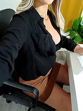 lisshorn on StripChat 