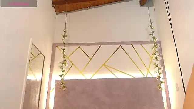 MaddyMoon1 on StripChat