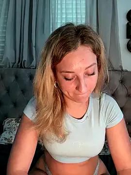 MileySummer on StripChat