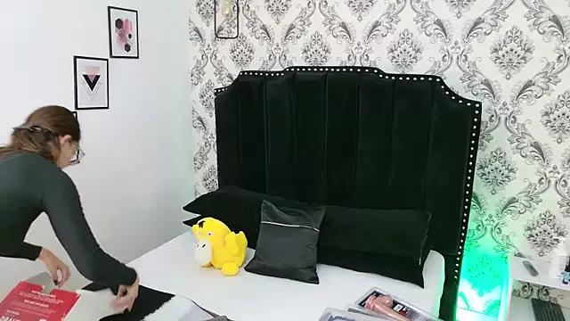 SaaraBrown on StripChat 