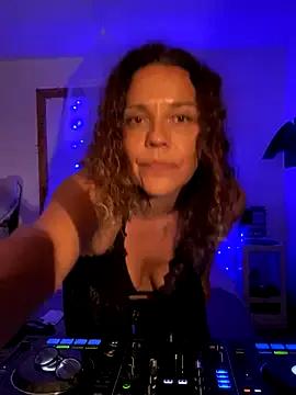 ShakiraLuxorinee — Free your Boobs 
