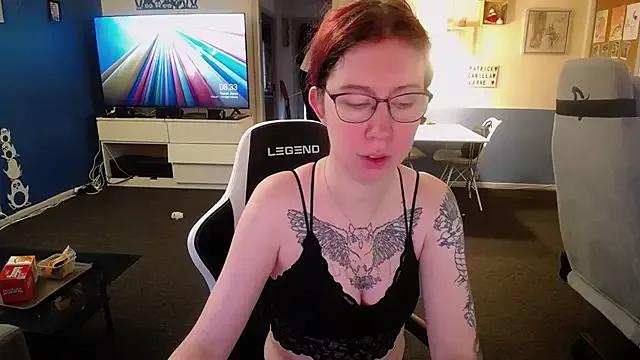 TattooedGirlDK — show tits