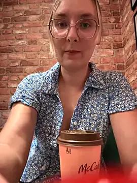 The_Snowwhitee on StripChat