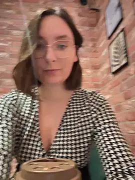 The_Snowwhitee on StripChat