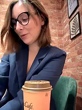 The_Snowwhitee on StripChat