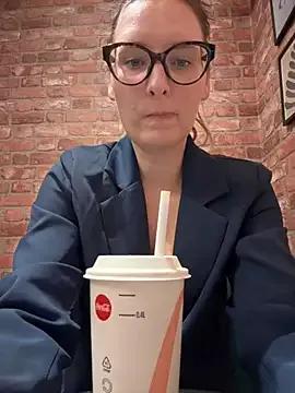 The_Snowwhitee on StripChat