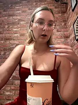 The_Snowwhitee on StripChat