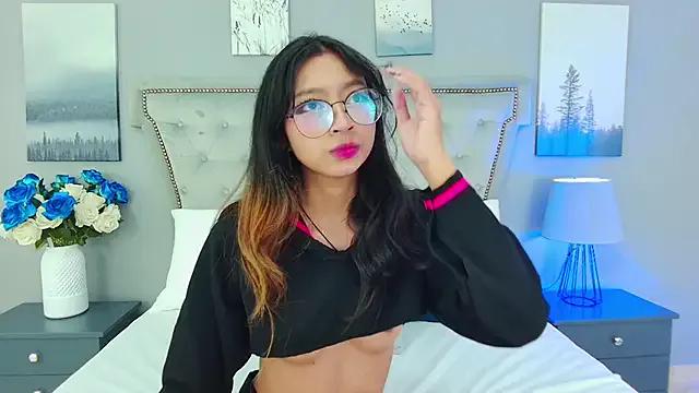 Yommi_Winx on StripChat 